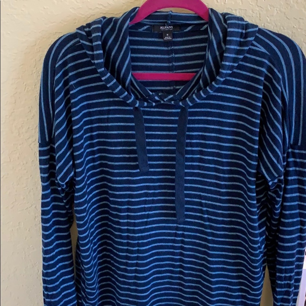 Striped beachy hoodie in navy and light blue